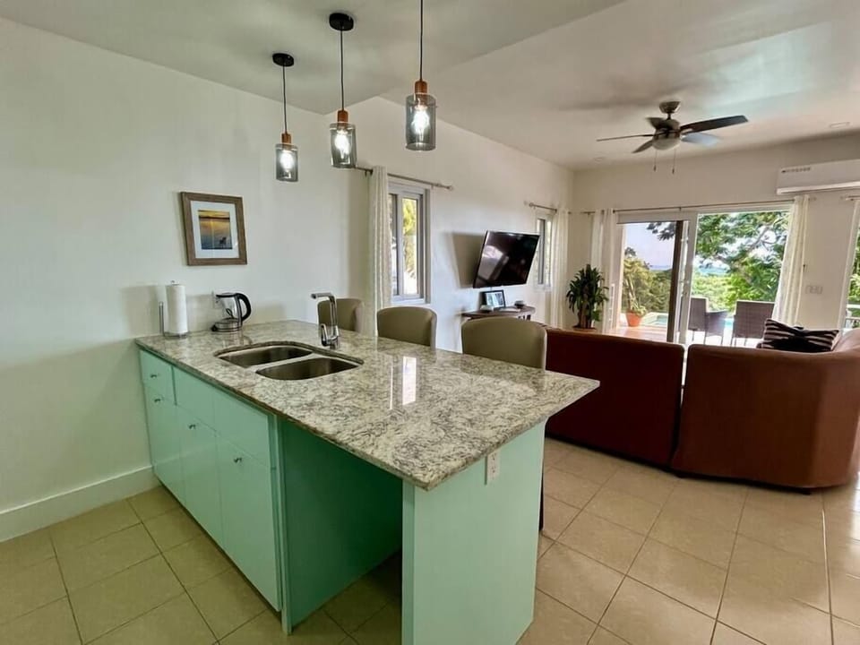 Spacious and bright main floor