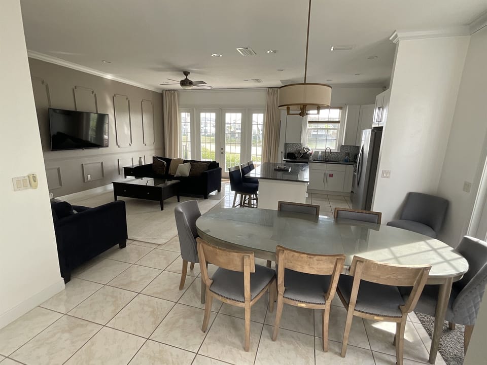 Overview of dining and living rooms