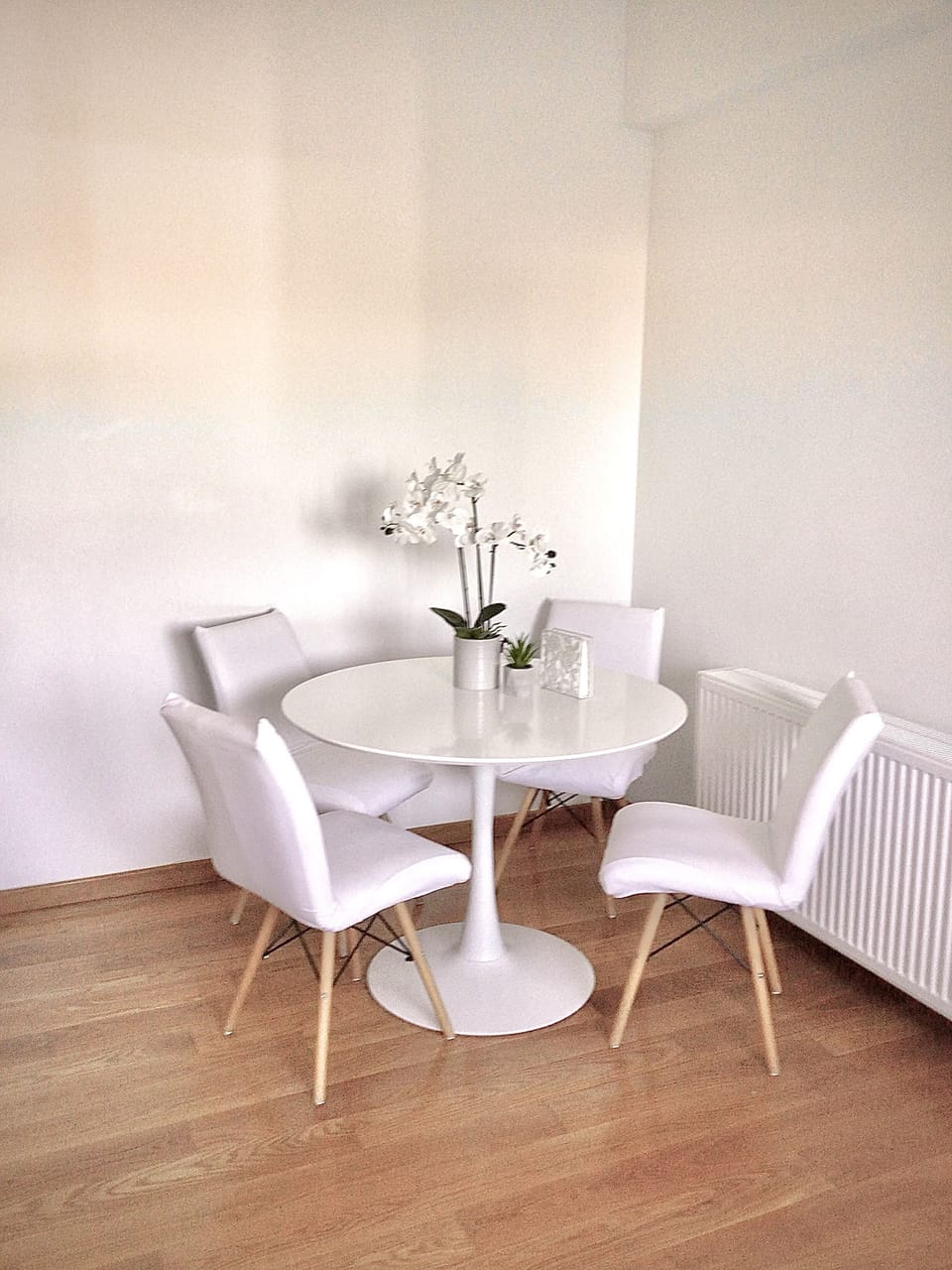 Modern kitchen table