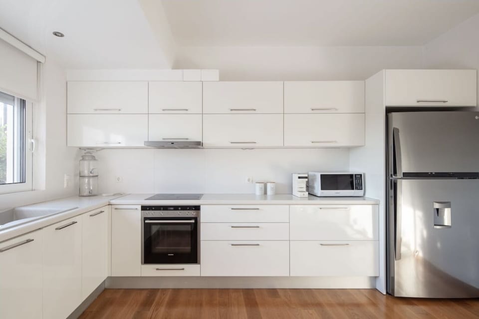 Modern fully equipped kitchen.