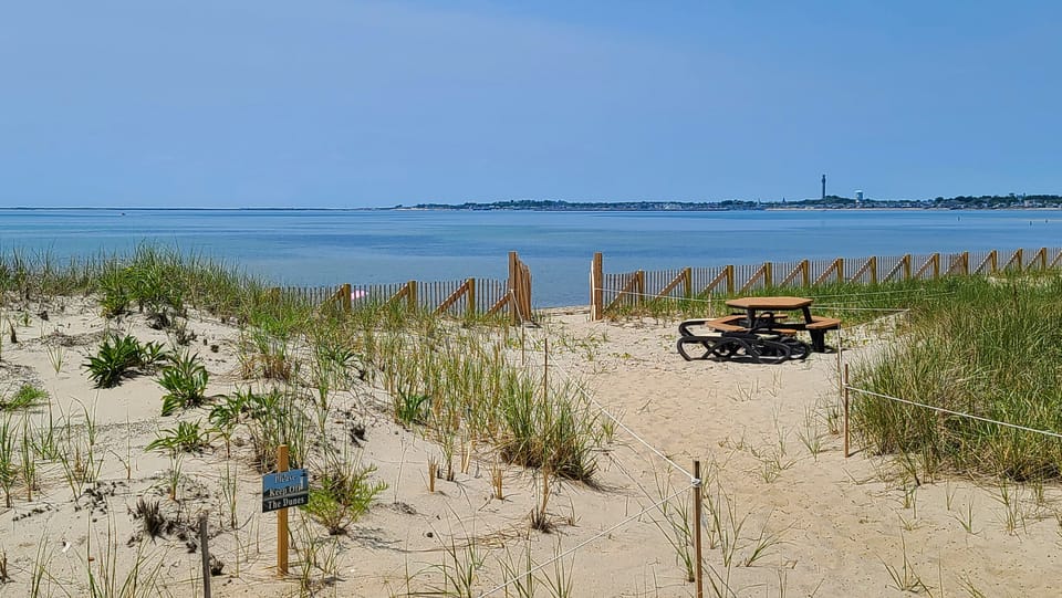 Direct access to the beach