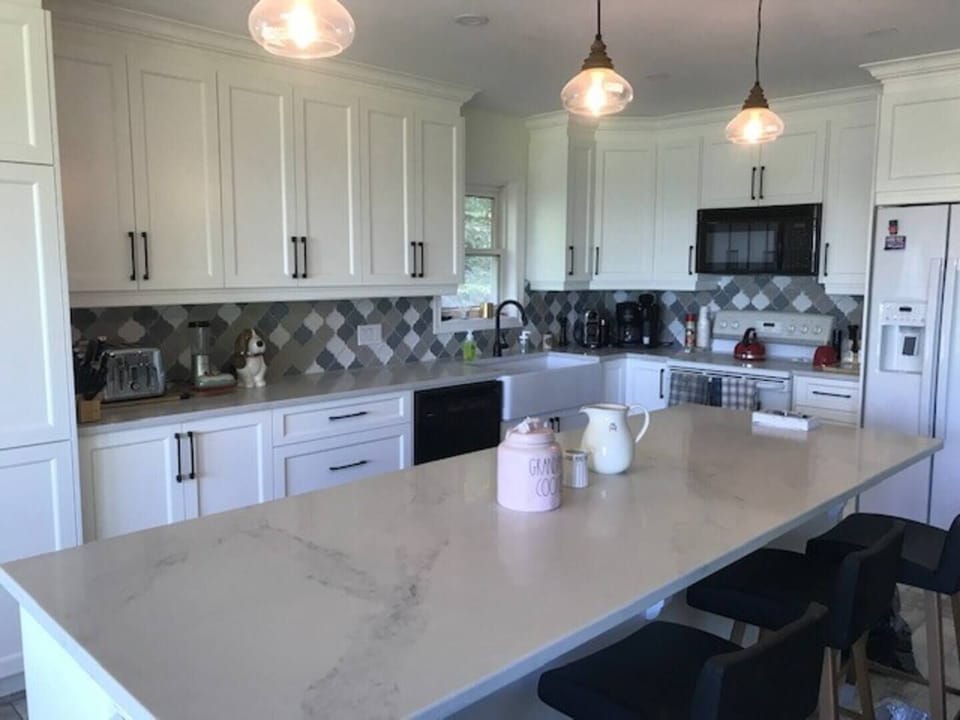 Full kitchen