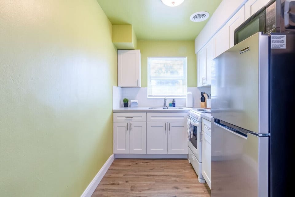 Full kitchen
