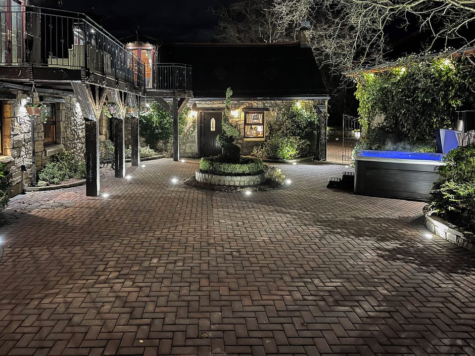 Hot tub | Tennox Stables - Tennox Farm, Kilbirnie