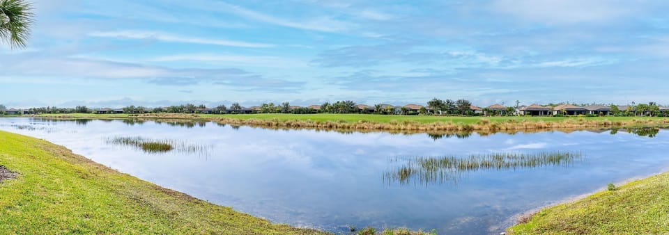 Western Lake & Golf Course View (Hole #16)