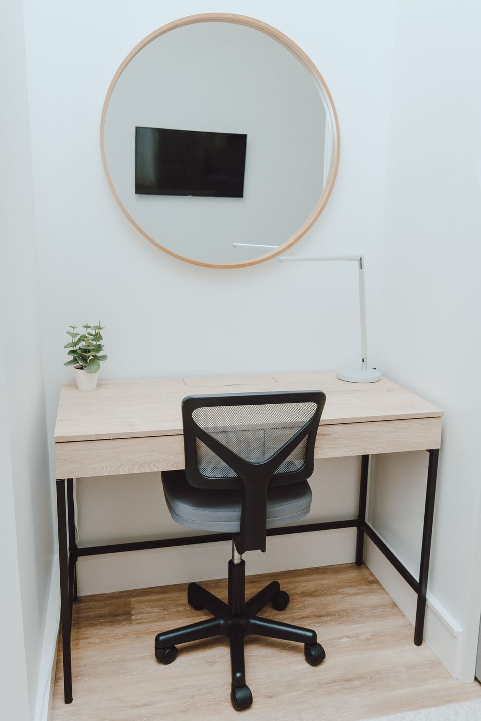 The dedicated workspace includes a desk, light, work chair, and USB/power.