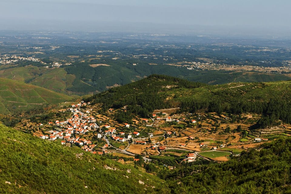 Vista da aldeia de Valezim em pleno Geopark Serra da Estrela