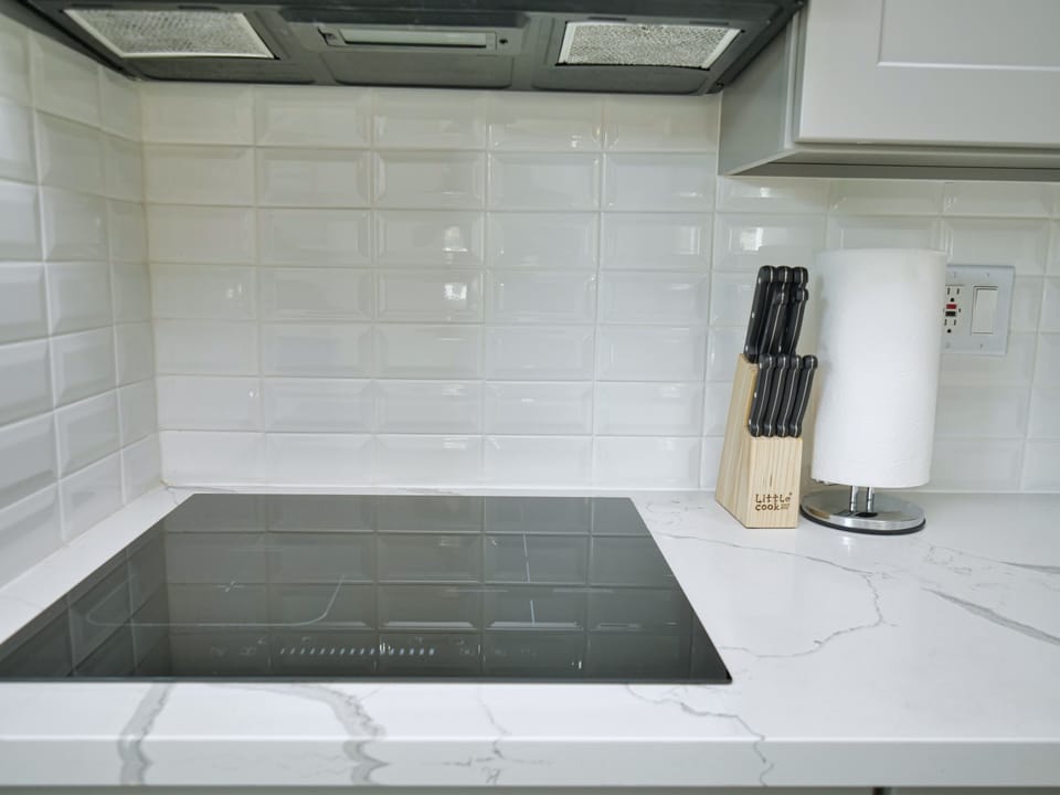 4 burner cooktop and over the range microwave