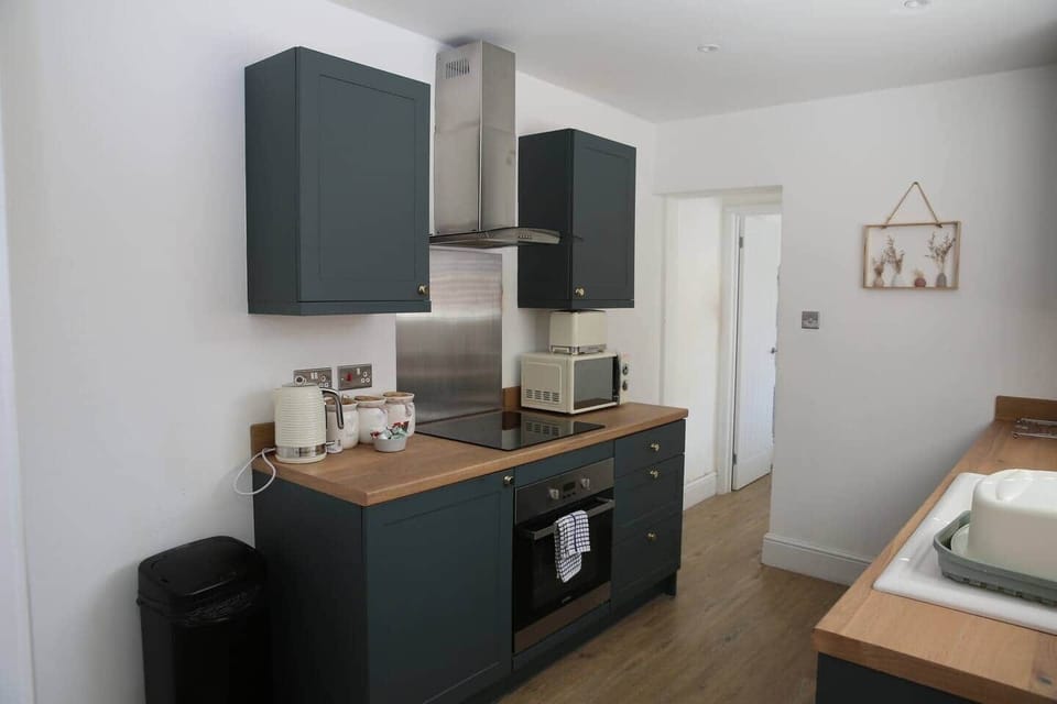 Fully equipped kitchen.