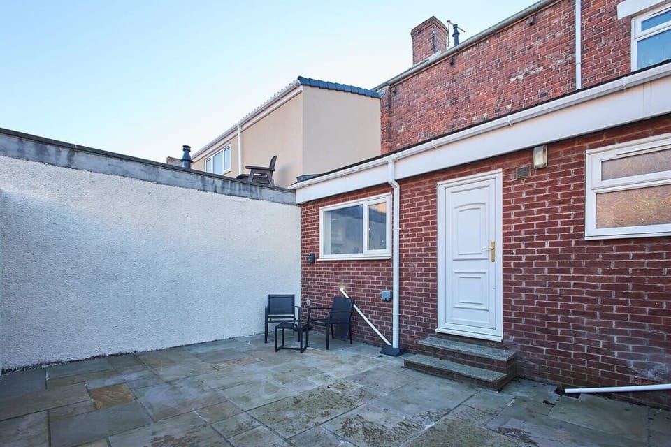 North Shore Cottage, Newbiggin-by-the-Sea - Host & Stay