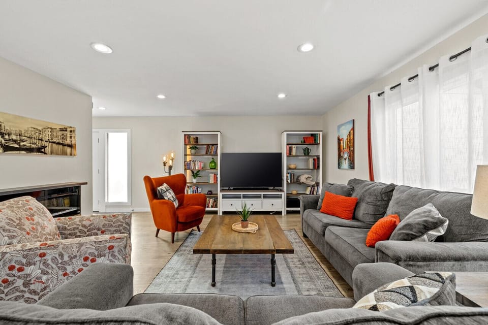 Cozy and sleek living room to watch your favorite shows!