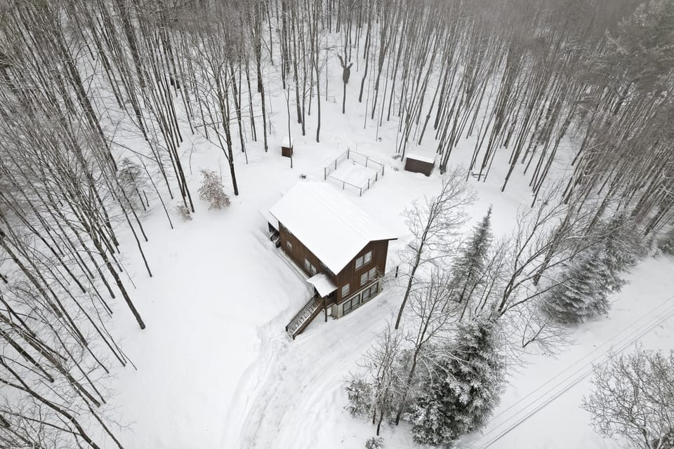 Ariel photo of property 