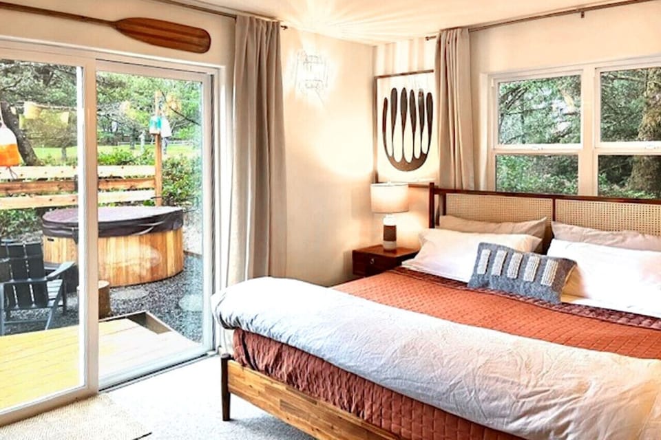 Master Suite- King Bed with views of the backyard and the golf course.