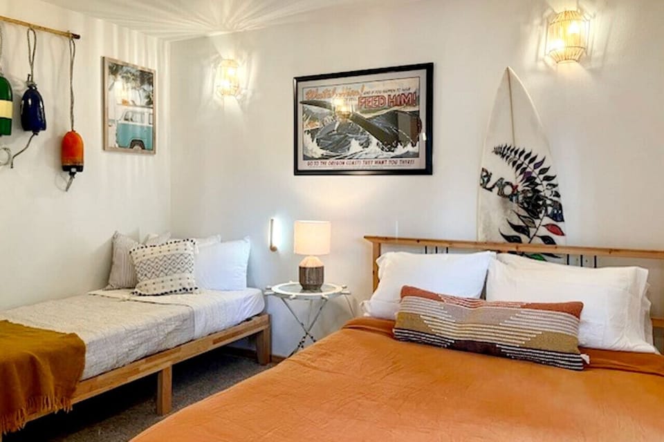 Kids Room - Queen bed and twin bed