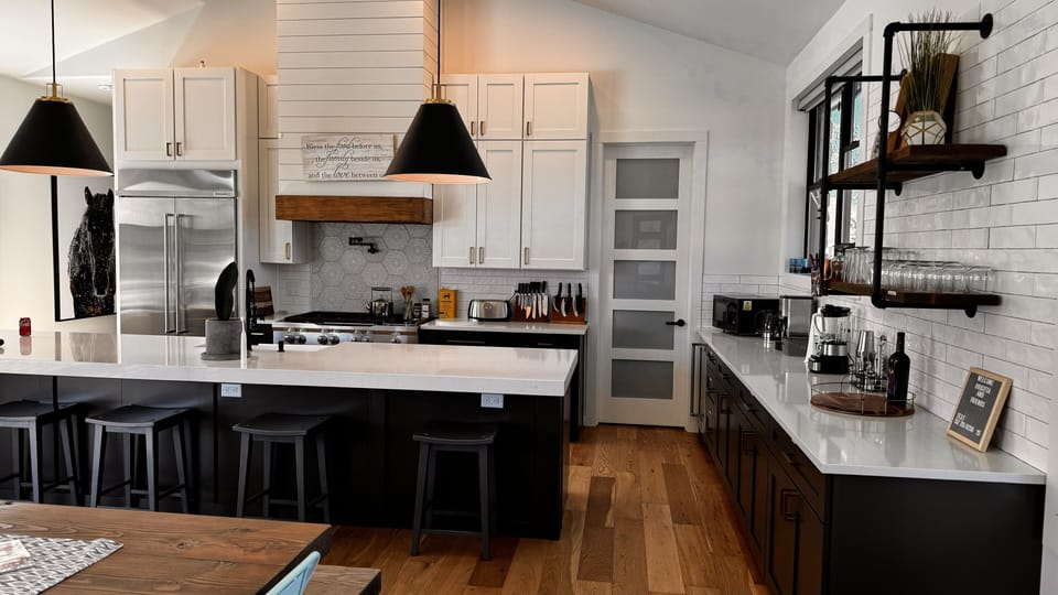 Kitchen, Bar area