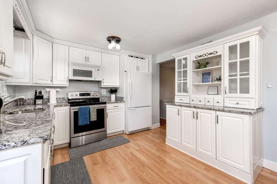 Fully equipped kitchen with plenty of storage and cooking space