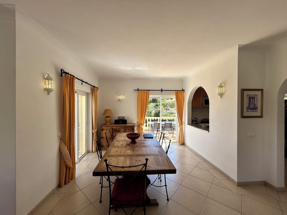 Villa 179 Golfe Santo Antonio | Open plan dining space
