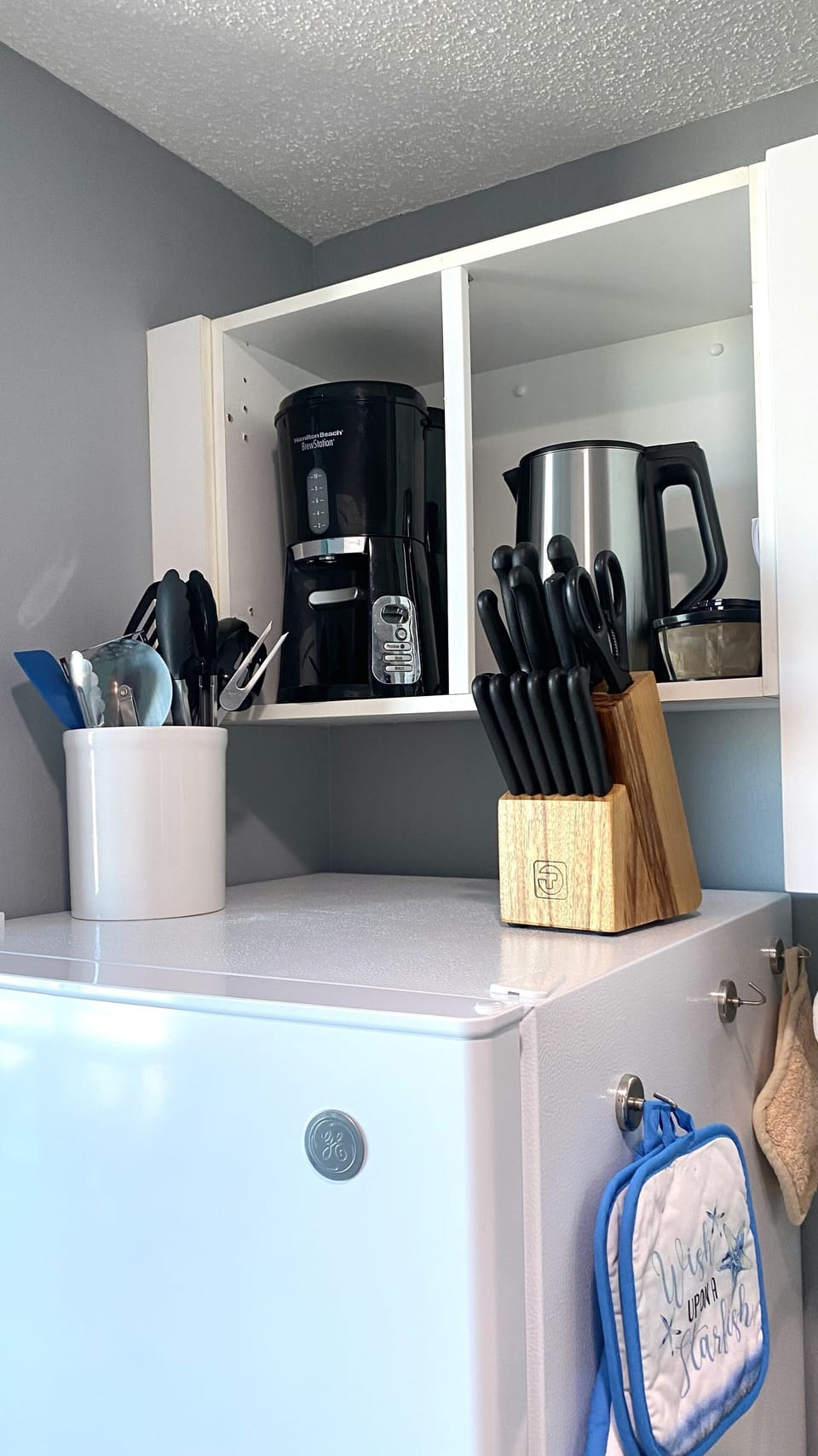 Well stocked kitchen. Most everything you would need.