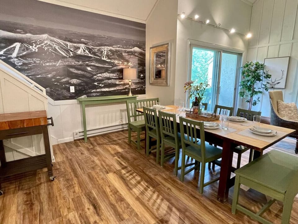 Dining area adorned with large Killington mountain wall decor.