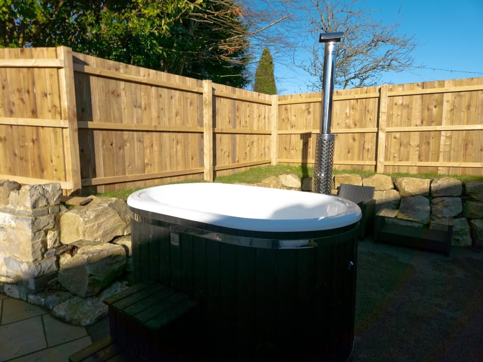 Suite 14 - Sleeping Giant Hotel - Pen Y Cae Inn (6327)