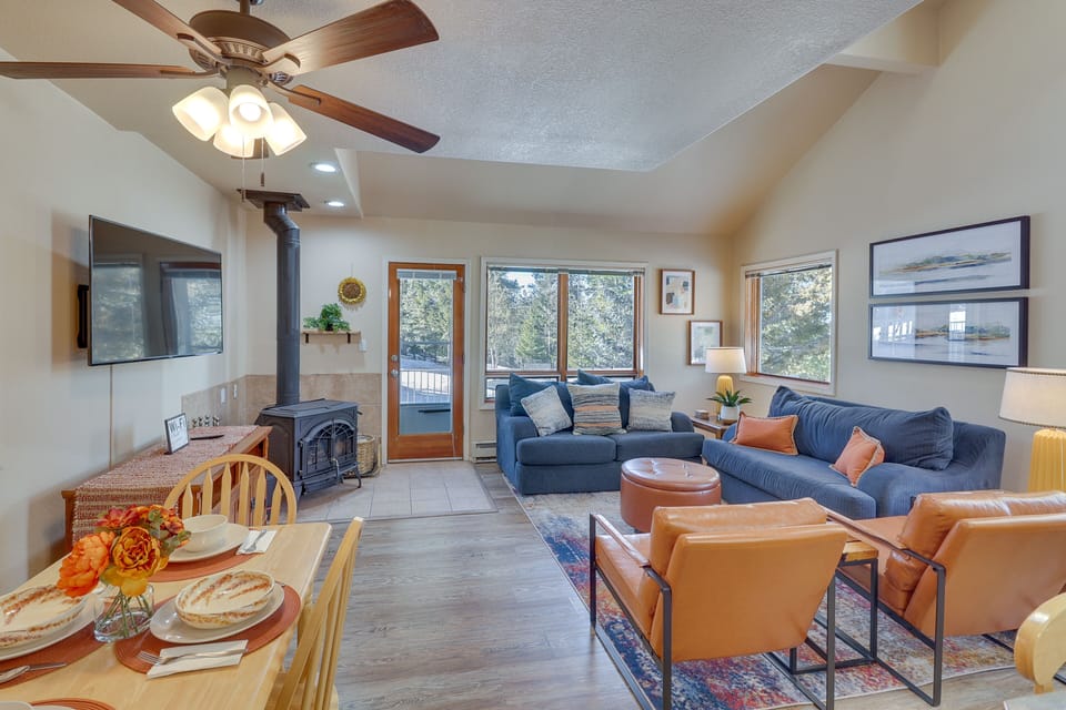 Cloudcroft Vacation Rental | 2BR | 2BA | 1,179 Sq Ft | Stairs Required