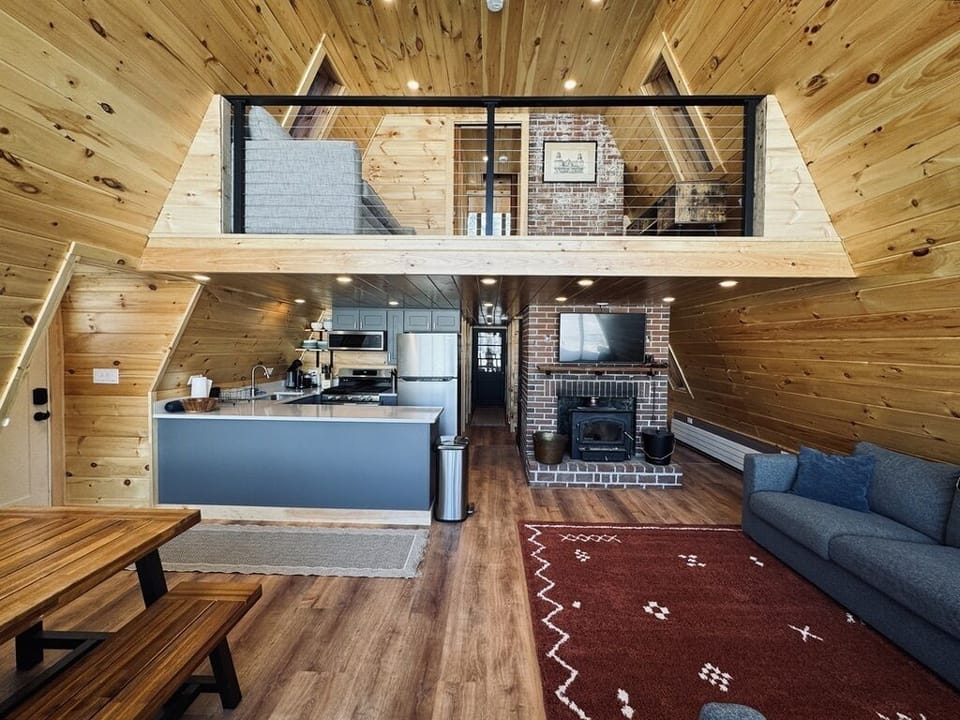 Make unforgettable memories with family and friends in this warm space!
