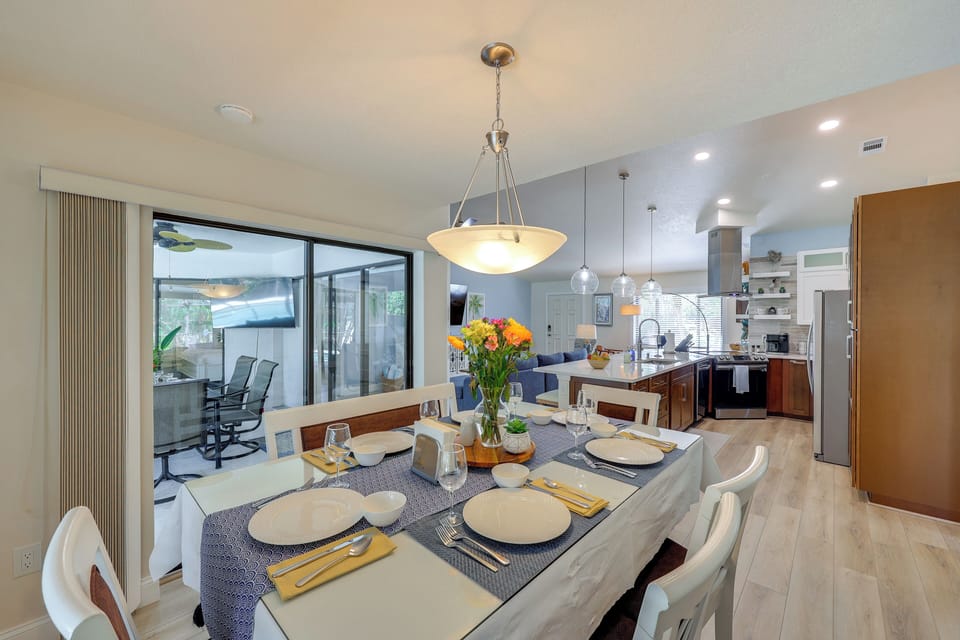 Kitchen & Dining Area