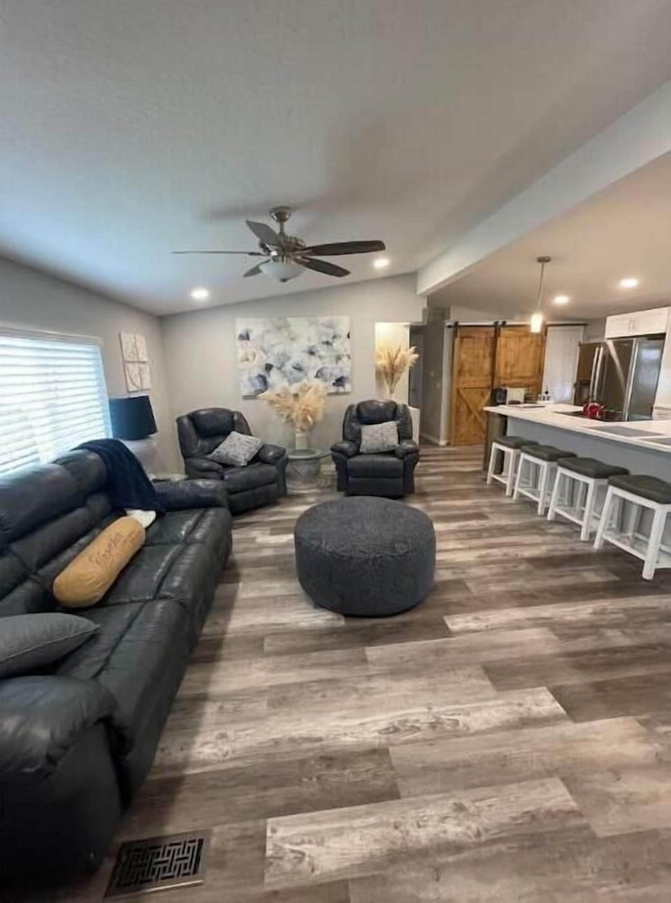 Living room area with four recliners