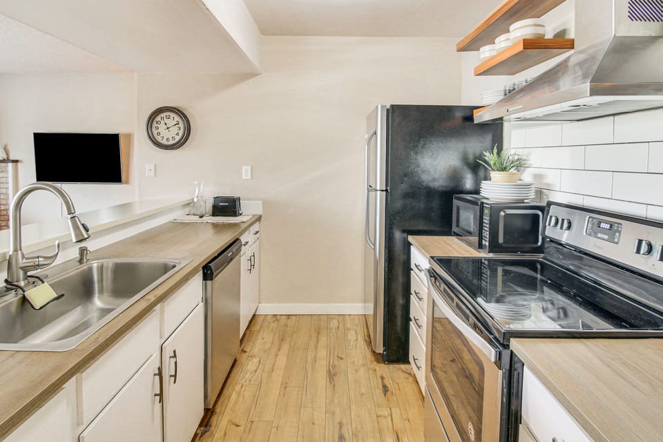Kitchen | Central Air Conditioning | Free WiFi | 2nd-Floor Condo