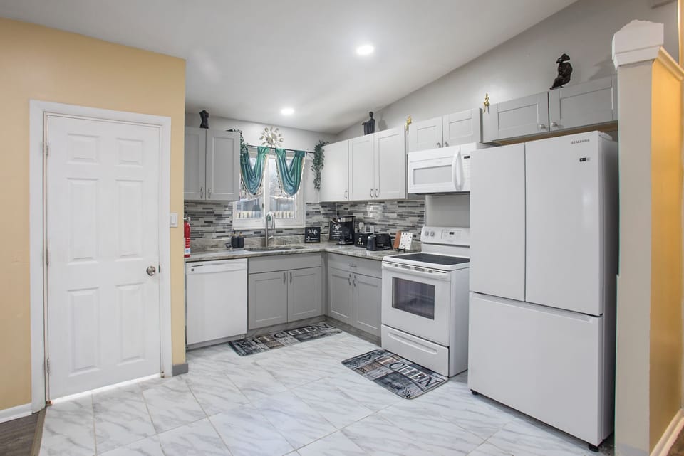 Kitchen
Dishwasher 
Microwave 
Toaster 
Kettle
