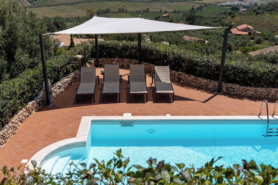 Building Exterior, Outdoor, Pool