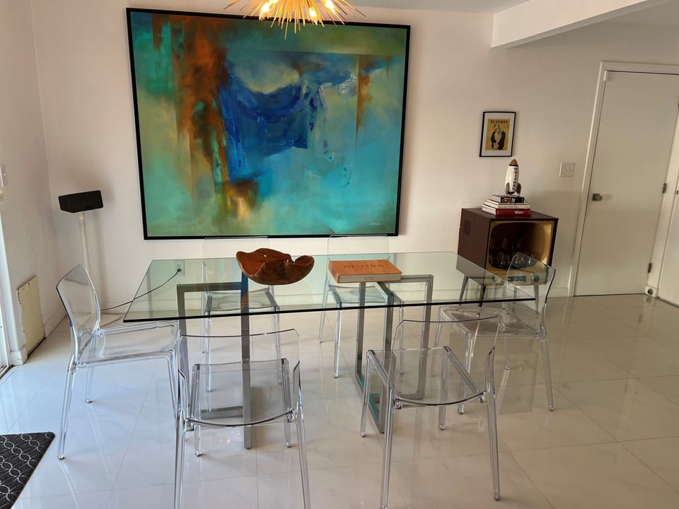 Dining area with seating for 6