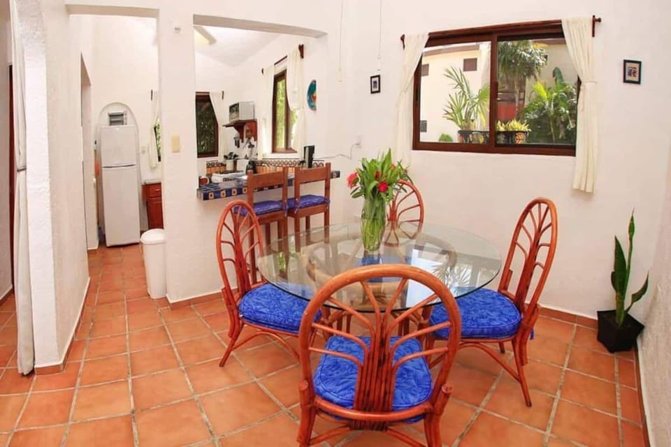DINING AREA SEATS 4 AT TABLE 2 AT BAR