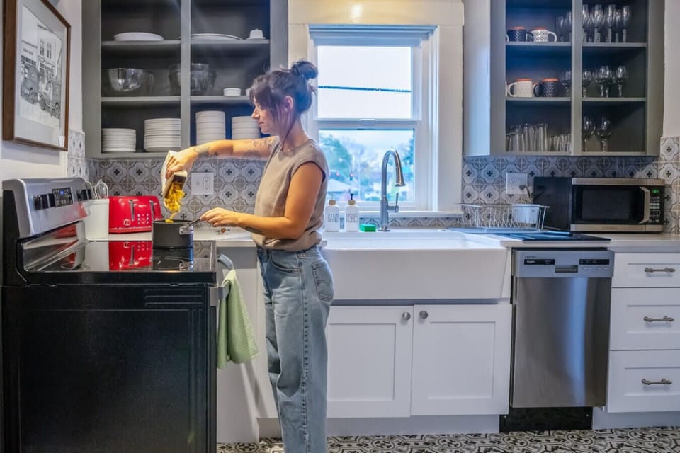 Convenient Kitchen Layout for Cooking
