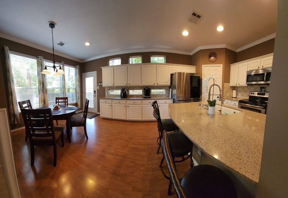 Kitchen with seating area
