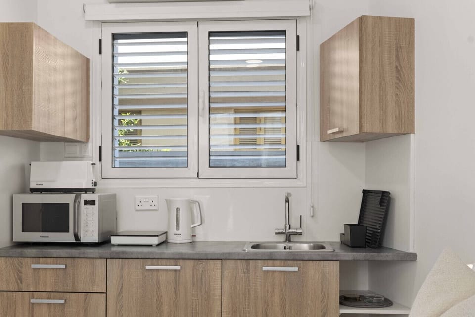 Modern kitchenette!
