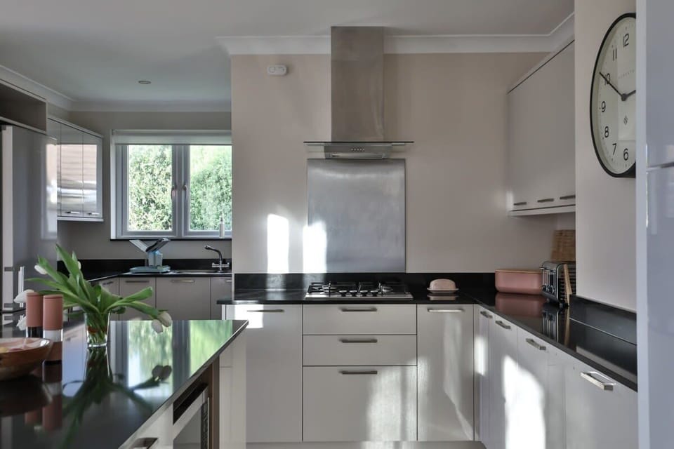 Gas hob, microwave and twin oven