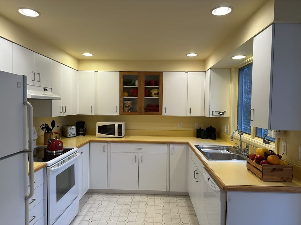 Full kitchen - Fully equipped, cooking basics, dishware & flatware, dishes/utensils for kids, microwave, toaster, drip coffee maker, Keurig coffee maker, blender, kettle, dishwasher, trash bags, paper towels.