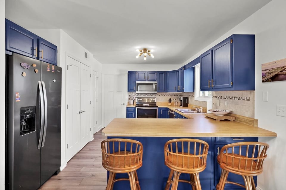 Kitchen and bar