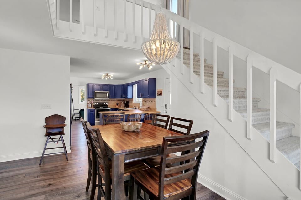 Dining Area (2)