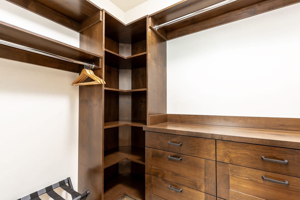 Ensuite King Bedroom Closet - Main Level