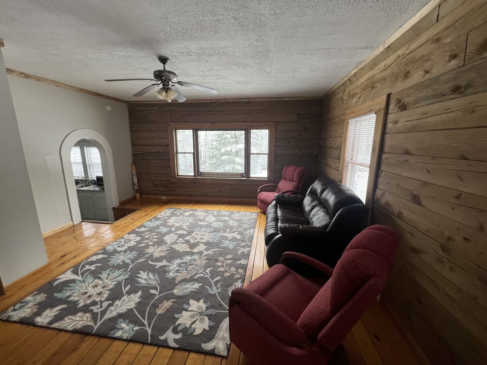Large family room for relaxing and watching TV or games 
