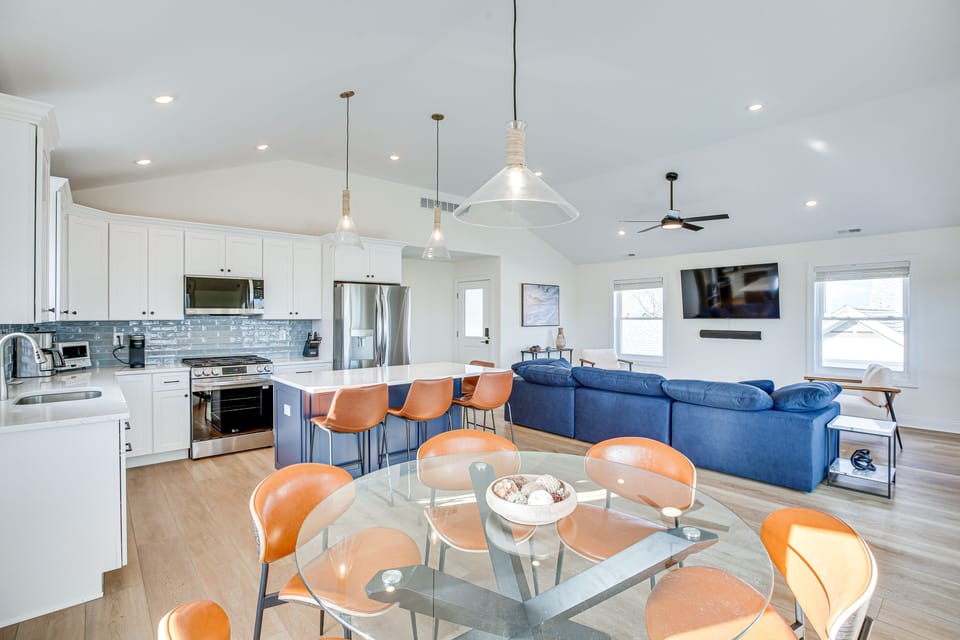 Dining Area | Dishware & Flatware