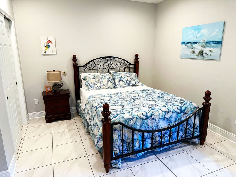 Main bedroom with queen bed