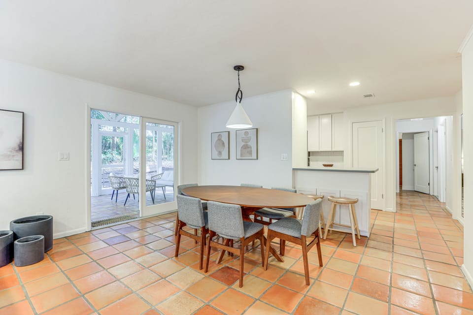 Dining Table | Dishware & Flatware