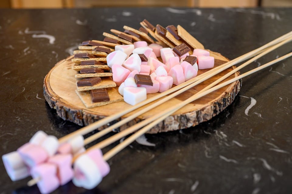 S'mores Station: Indulge in a delightful s'mores experience under the stars!