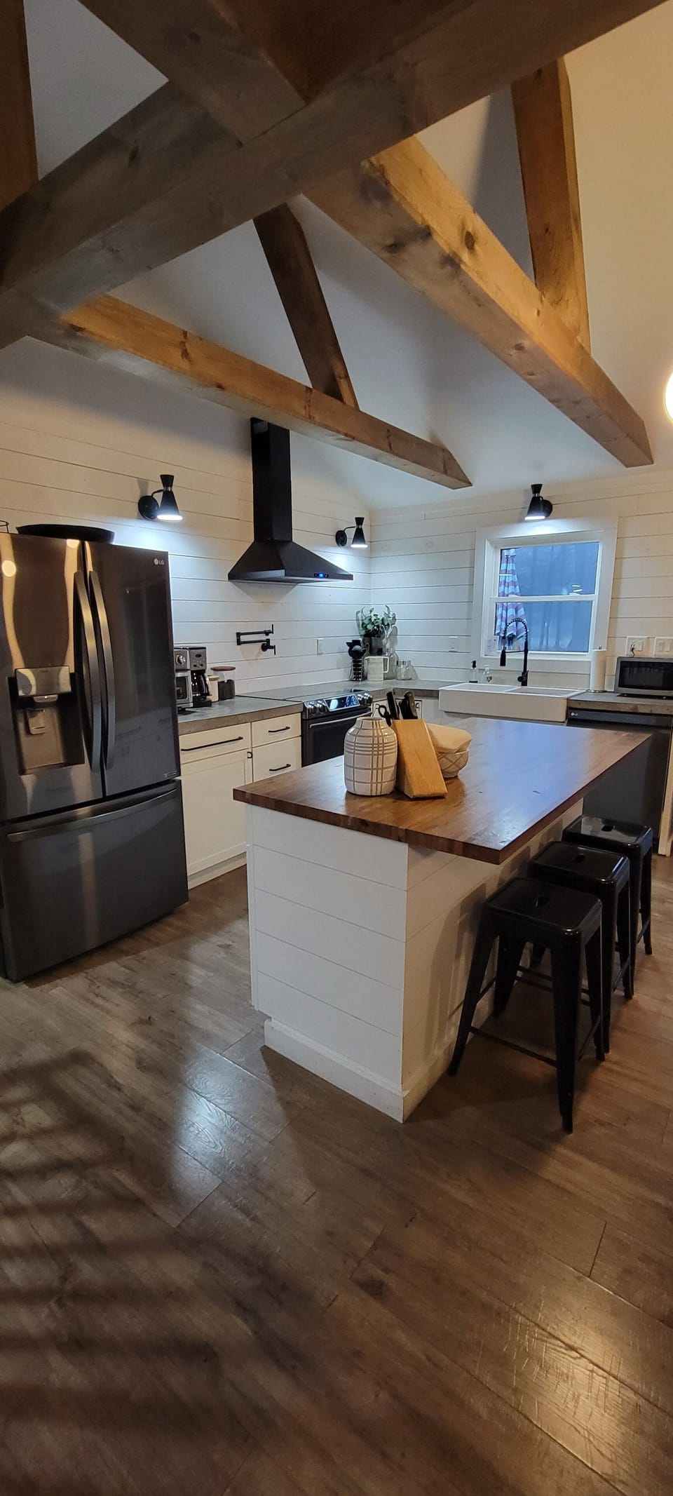 Full kitchen