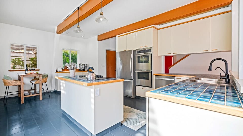 Stunning kitchen with full amenities and double oven