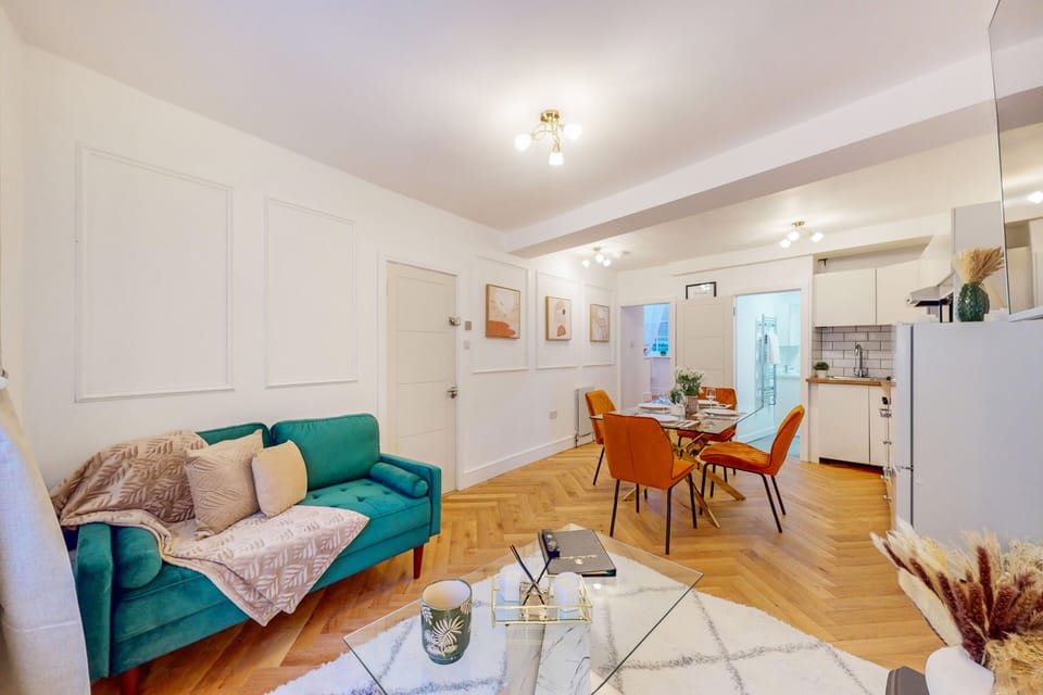 Living Room / Lounge
