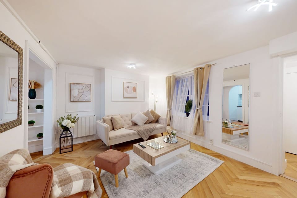 Living Room / Lounge